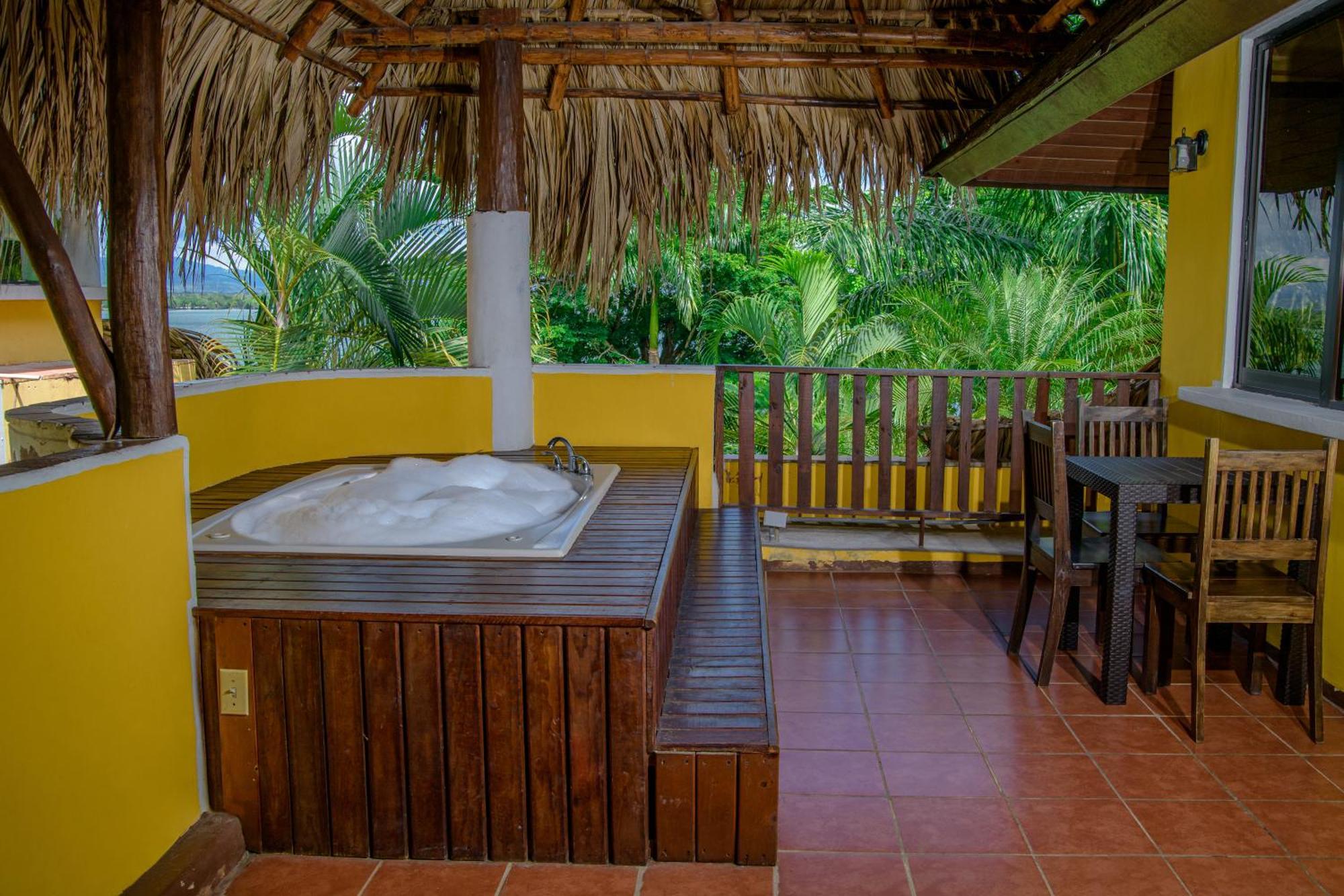 Banana Palms Hotel Rio Dulce Town Εξωτερικό φωτογραφία